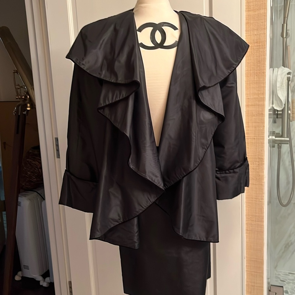 Skirt Jacket Suit Silk by Dallas Haute Couture  “Milo” Vintage 
‼️Extravagant ‼️